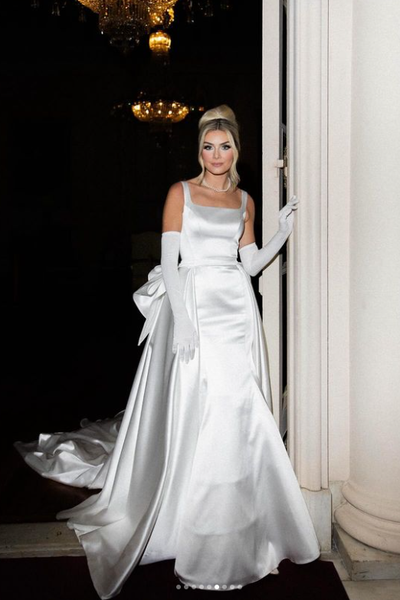 square-neck-princess-wedding-gown-with-bow-train