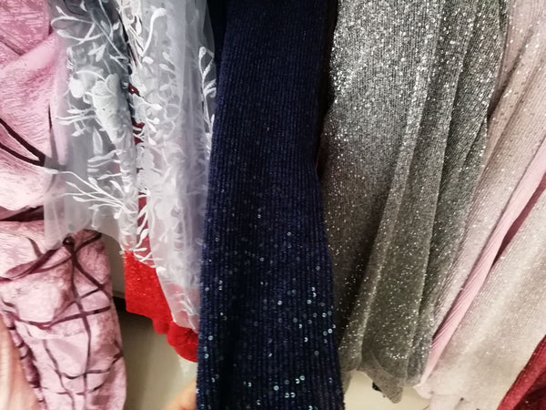 Black V-neck Bodice Sequin Prom Dresses with High Thigh-slit