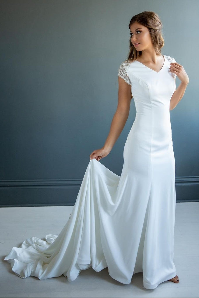 2023 Column Wedding Dresses with Beaded Capped Sleeves