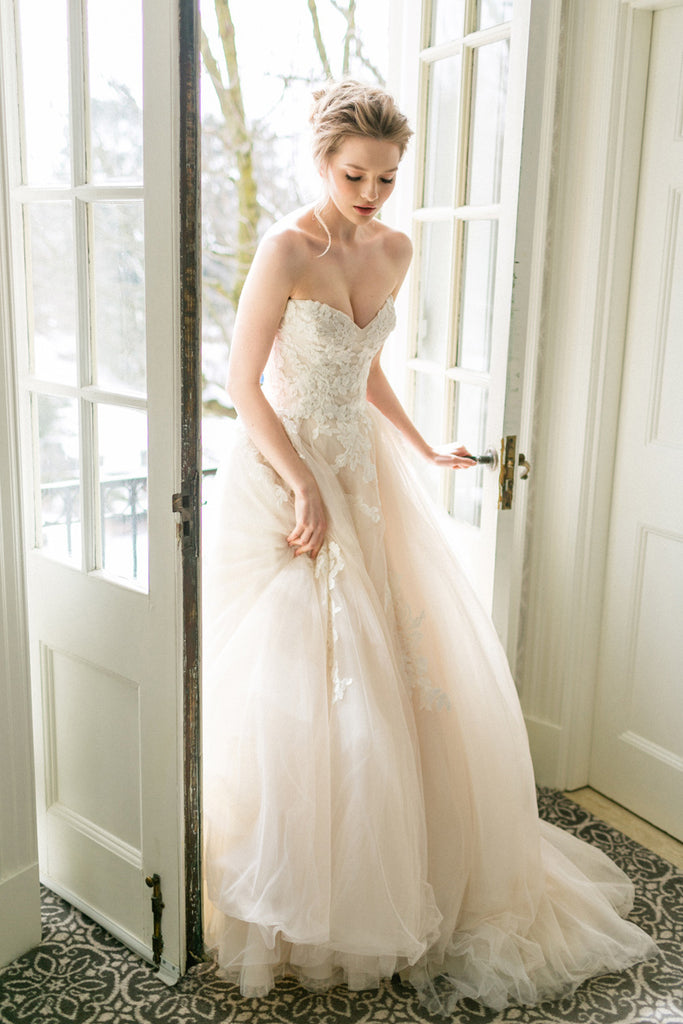 Appliques Sweetheart A-line Princess Wedding Gown with Corset Back