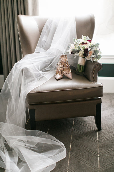 http://www.loveangeldress.com/cdn/shop/products/blusher-two-tier-long-wedding-veil-with-horsehair-trim-2_grande.jpg?v=1571869705