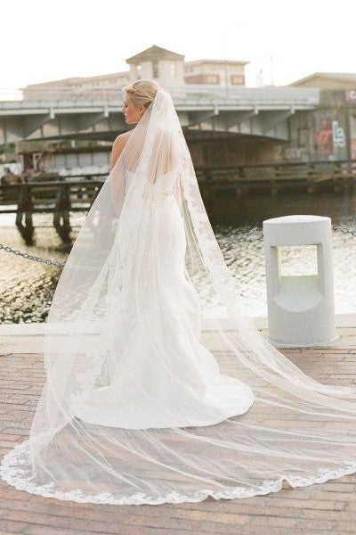 http://www.loveangeldress.com/cdn/shop/products/cathedral-veil-with-alencon-lace-edge-long-mantilla-veils-1_grande.jpg?v=1571869704