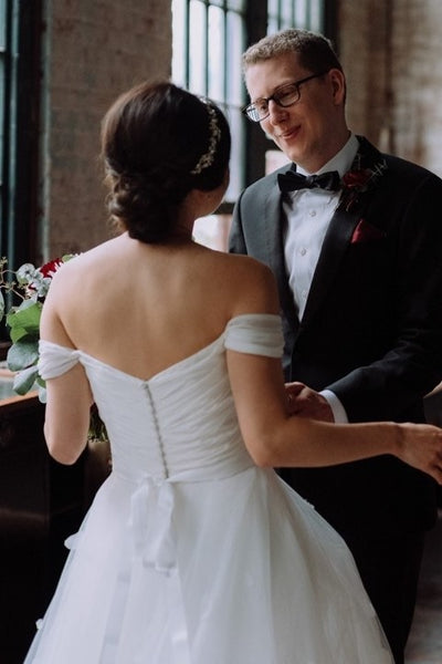 clustered-petals-skirt-wedding-dress-off-the-shoulder-vestido-de-novia-2