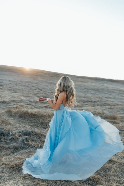 Elegant Chiffon V-neck Prom Gowns with Slit Cut Skirt