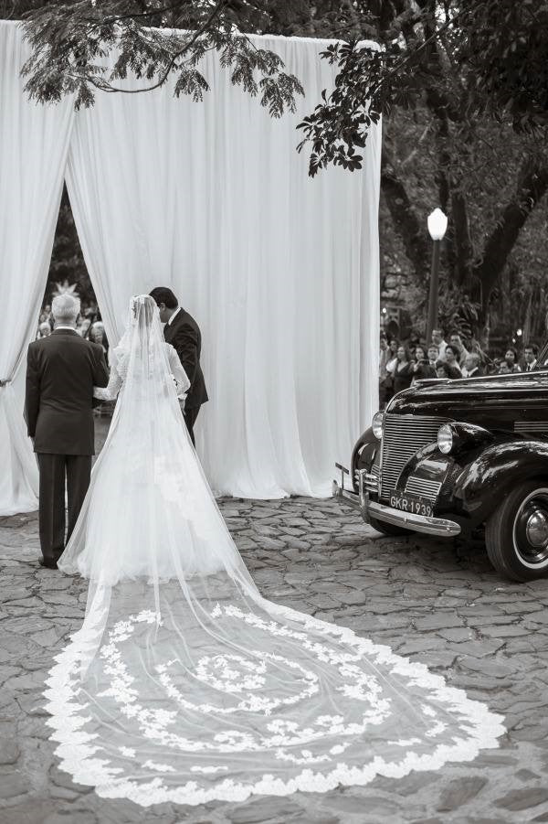 Floral Lace Long Bridal Veil with Appliques Train