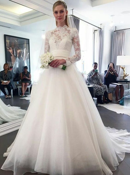 Modest Graceful Lace Long Wedding Dress Train With Short Sleeves