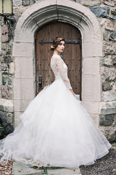 lace-illusion-neckline-wedding-dress-tulle-horsehair-trim-1