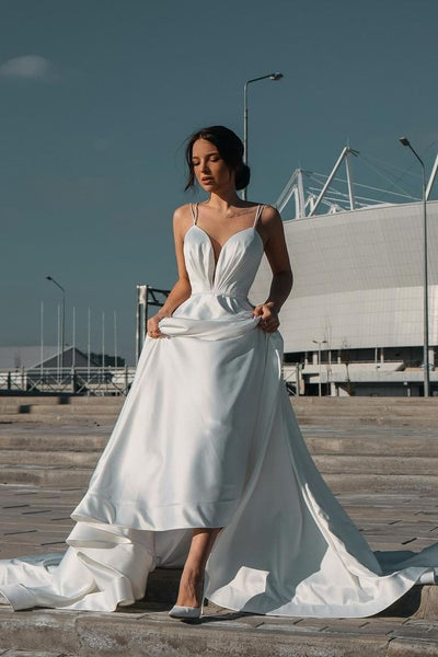 Minimalist White Wedding Dresses with Plunging Neckline