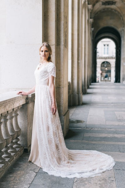 modest-v-neckline-lace-wedding-dresses-short-sleeves-vestido-de-noiva-de-renda-2