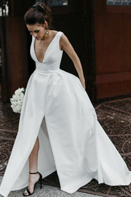 Plunging V-neck White Satin Wedding Dress with Cut Skirt vestido de novia