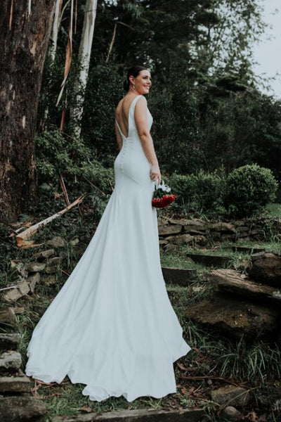 plunging-v-neckline-simple-spandex-wedding-dresses-with-cathedral-train