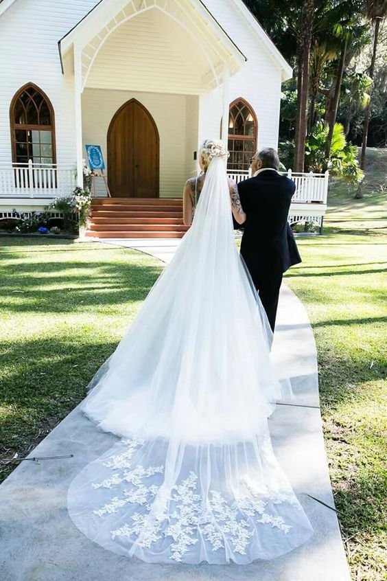 Single Tulle Long Bridal Veil with Lace Appliques Details