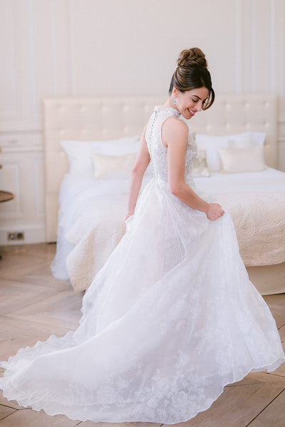 sleeveless-high-neck-lace-wedding-gown-2022-1