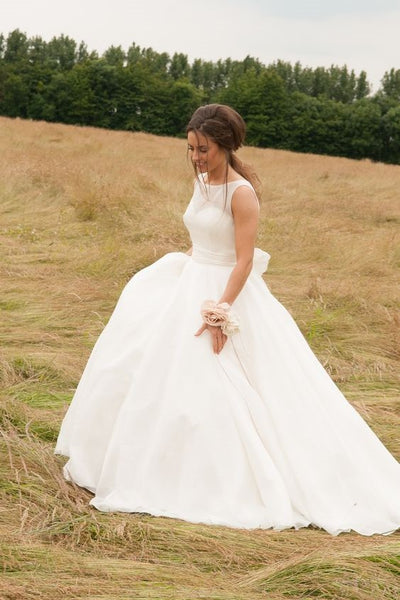 sleeveless-simple-outside-wedding-gowns-with-sheer-neckline-1