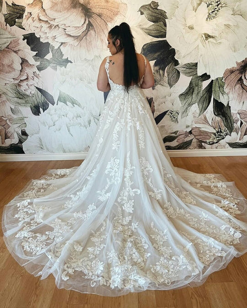 Women Plus Size Wedding Gown Lace Appliques Train