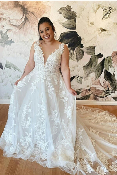 women-plus-size-wedding-gown-lace-appliques-train