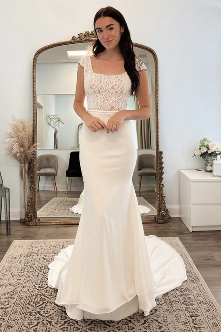 Lace Pearls Sleeveless Floral Wedding Dresses with V-neckline
