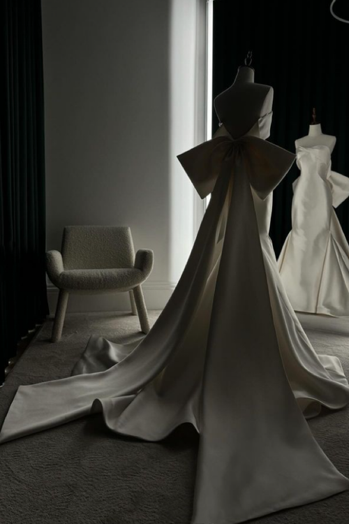 Sheath Strapless Wedding Dress with Bow Train