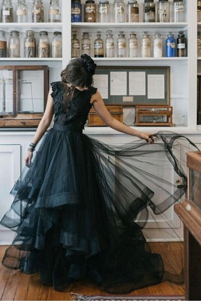 2021-black-wedding-dresses-with-horsehair-skirt-1