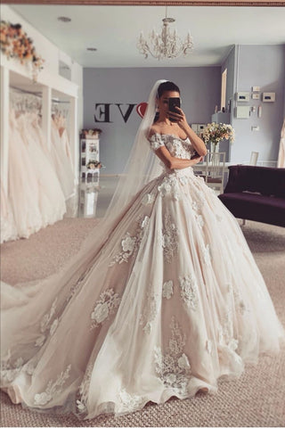 Wedding dress with flowers on it new arrivals