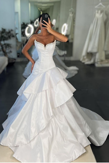 Chic V-neckline Mermaid Wedding Dress with Long Train