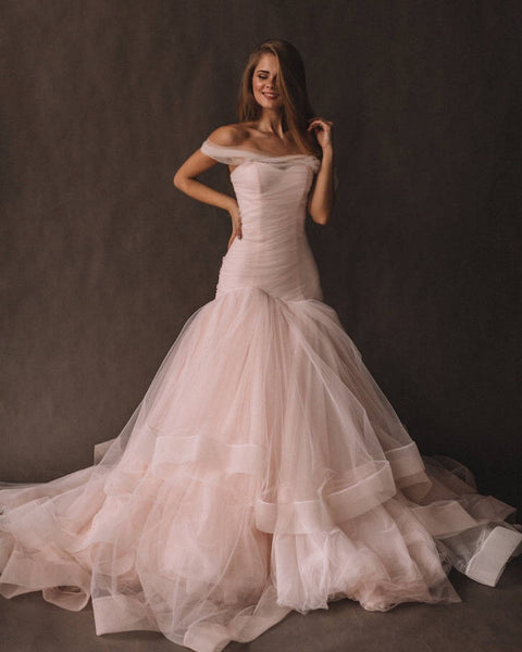 blush-pink-tulle-wedding-gown-fit&flare-horsehair-skirt-2