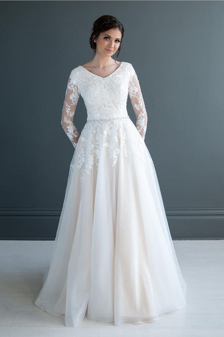 Capped Sleeves Lace Sheath Wedding Gown with Square Neck