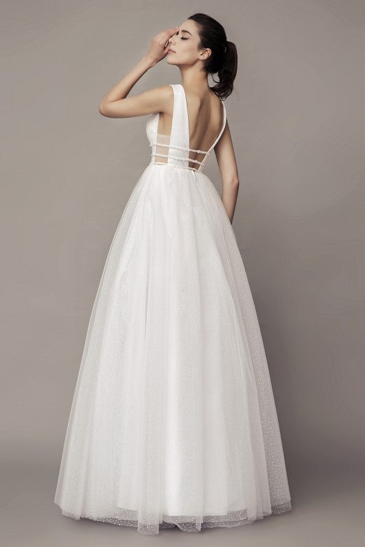 chic-v-neckline-wedding-gown-with-dotted-tulle-skirt-1