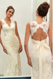 classic-lace-wedding-bridal-dress-with-close-fitting-bodice-1
