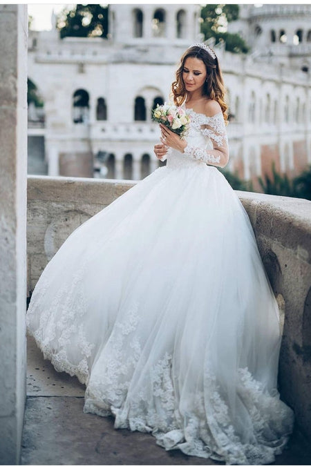 Scalloped Lace Modest Ball Gown Wedding Dresses with Long Sleeves