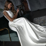 clean-satin-sleeveless-bridal-dresses-with-pockets-2