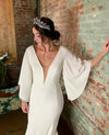 Flared Sleeves Bride Wear Wedding Dresses with Plunging Neck