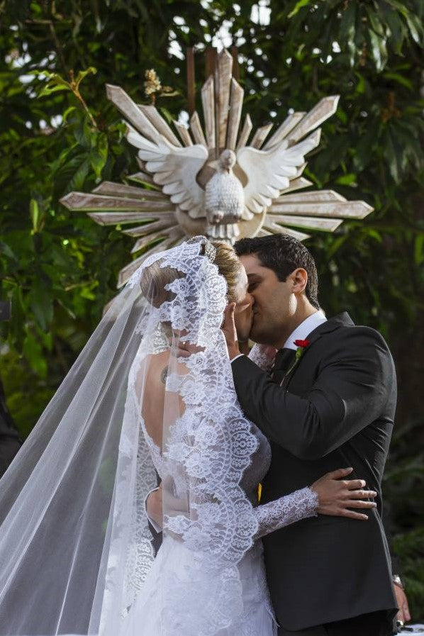 floral-lace-long-bridal-veil-with-appliques-train-1