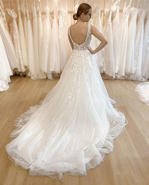 floral-lace-v-neck-wedding-dresses-tulle-skirt-2