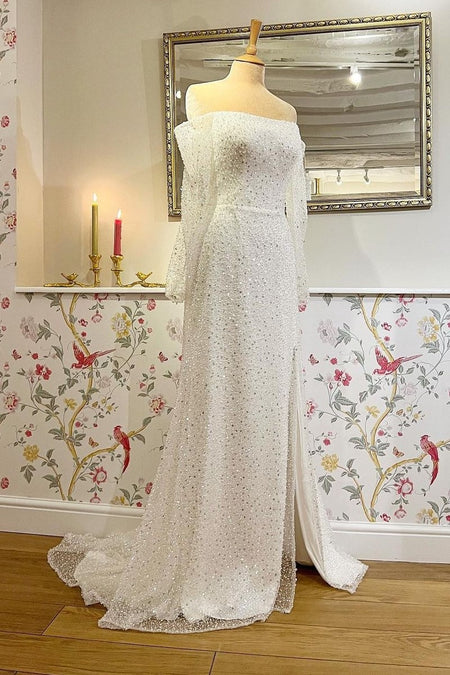 Long Sleeves Vintage Lace Wedding Dress V-neckline