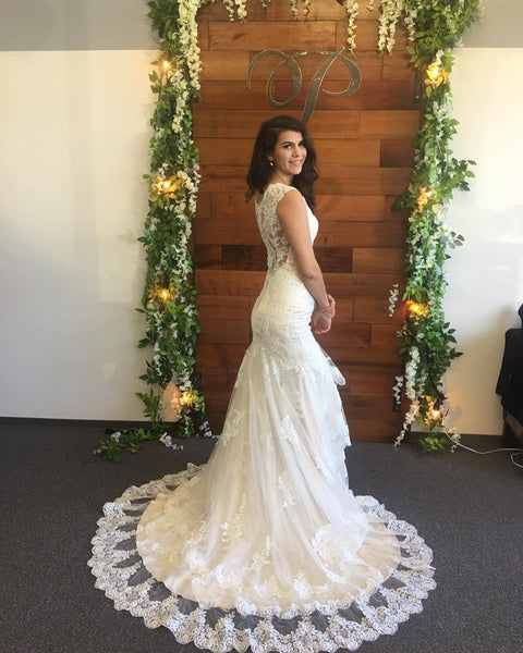 ivory-lace-classic-wedding-dress