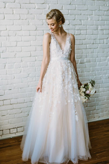 Lace Long Sleeves Summer Wedding Gown with V-neckline