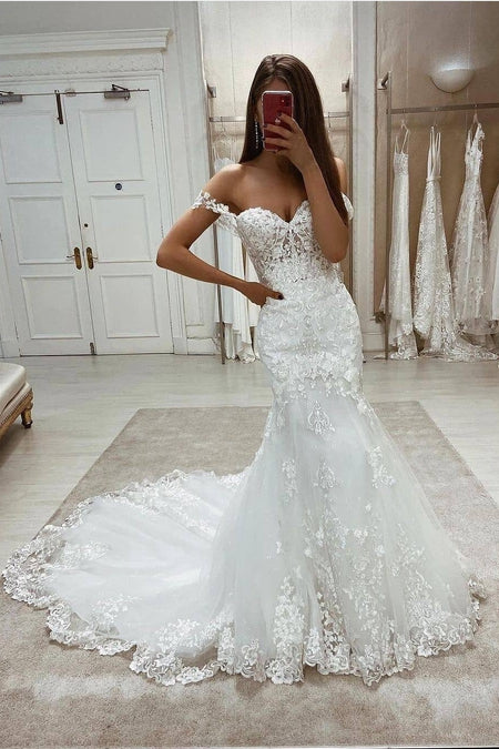 Classic Sweetheart Lace Bride Dress with Tulle Train