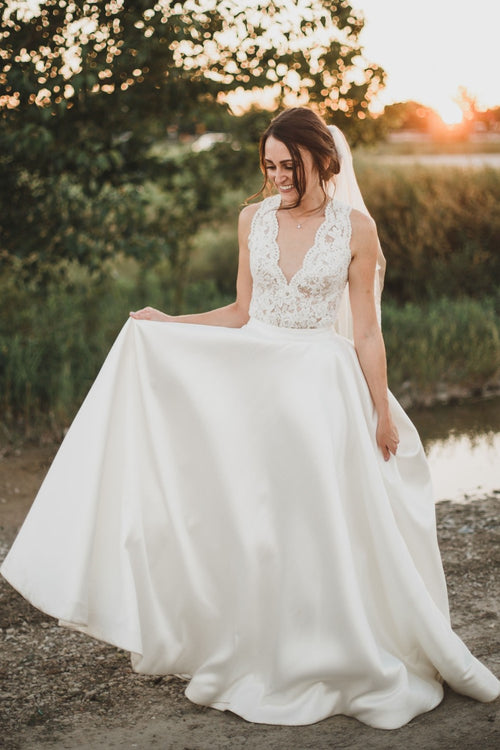 lace-v-neckline-satin-bridal-dresses-with-pockets