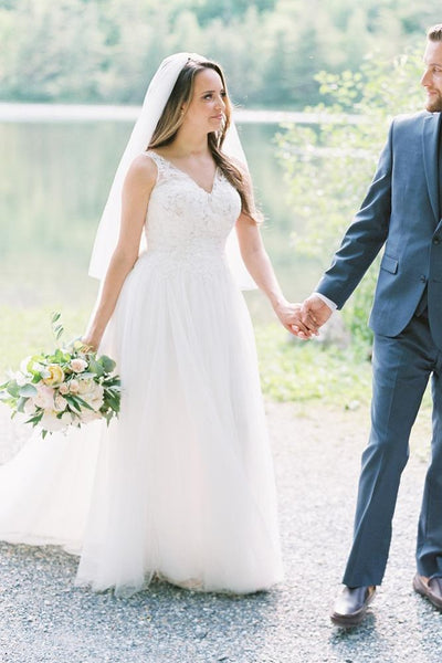 lace-v-neckline-tulle-wedding-dresses-boho-style