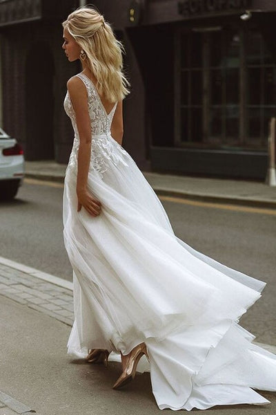 modern-plunging-lace-wedding-dress-with-tulle-skirt-1
