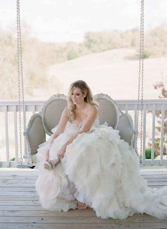 ruffles-organza-skirt-wedding-dress-ball-gown-with-lace-sweetheart-bodice-1