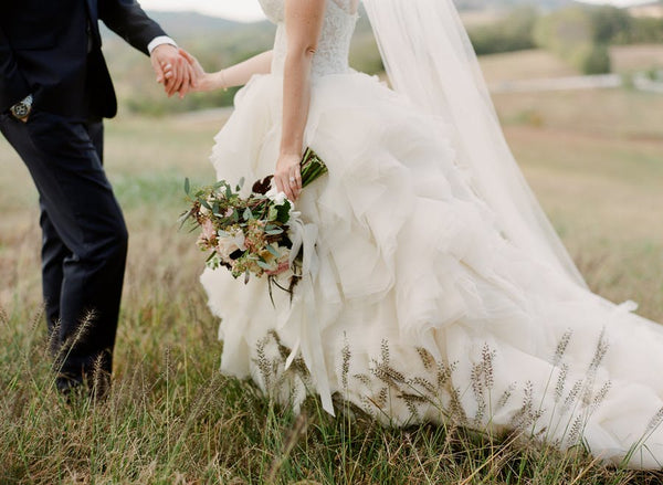 ruffles-organza-skirt-wedding-dress-ball-gown-with-lace-sweetheart-bodice-4