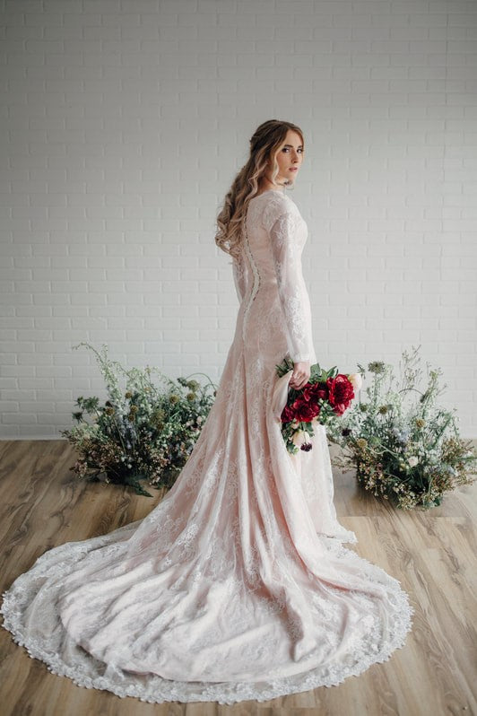 sheer-long-sleeves-lace-modest-bride-dress-wedding-2018-novia-1