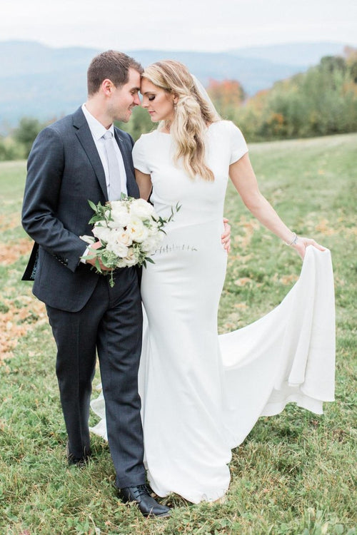 simple-short-sleeves-bridal-gown-for-outdoor-wedding