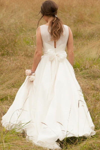 sleeveless-simple-outside-wedding-gowns-with-sheer-neckline-2