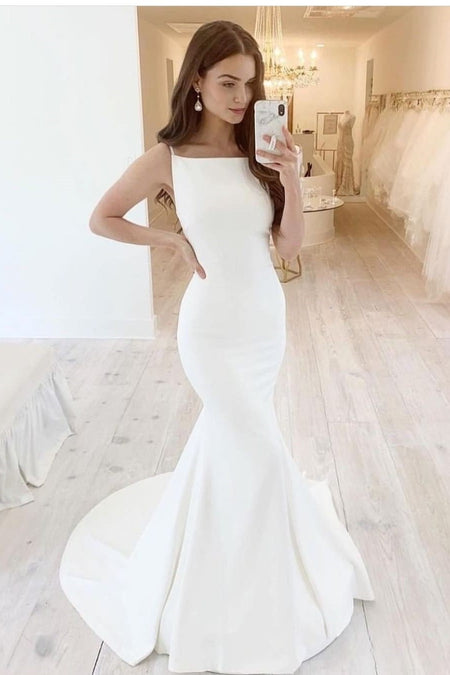 Chic V-neckline Mermaid Wedding Dress with Long Train