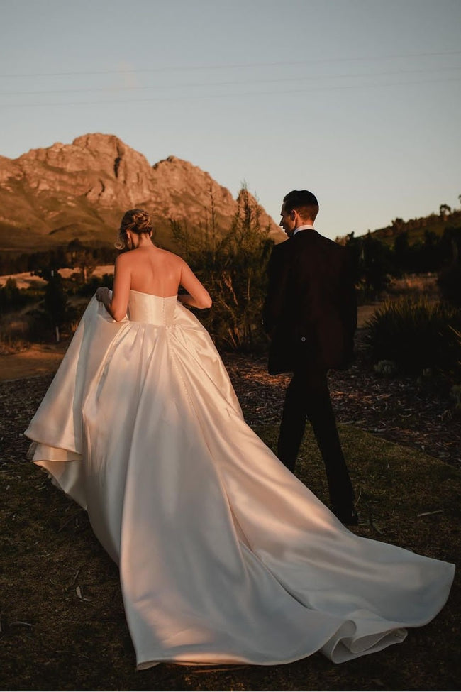 strapless-satin-bride-dresses-for-outdoor-wedding-1