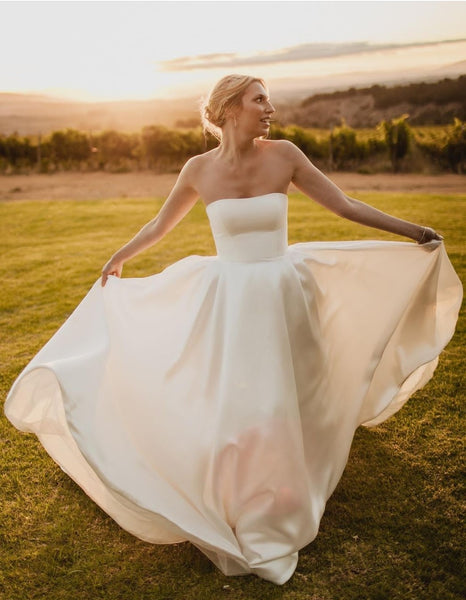    strapless-satin-bride-dresses-for-outdoor-wedding-2