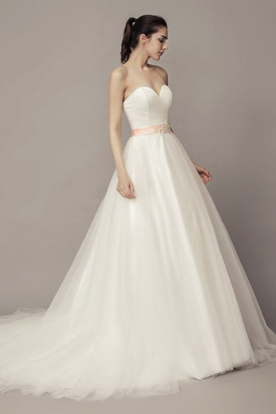sweetheart-tulle-skirt-wedding-gown-with-appliques-sash-2